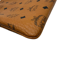 MCM Clutch visetos braun – Ecken im Detail