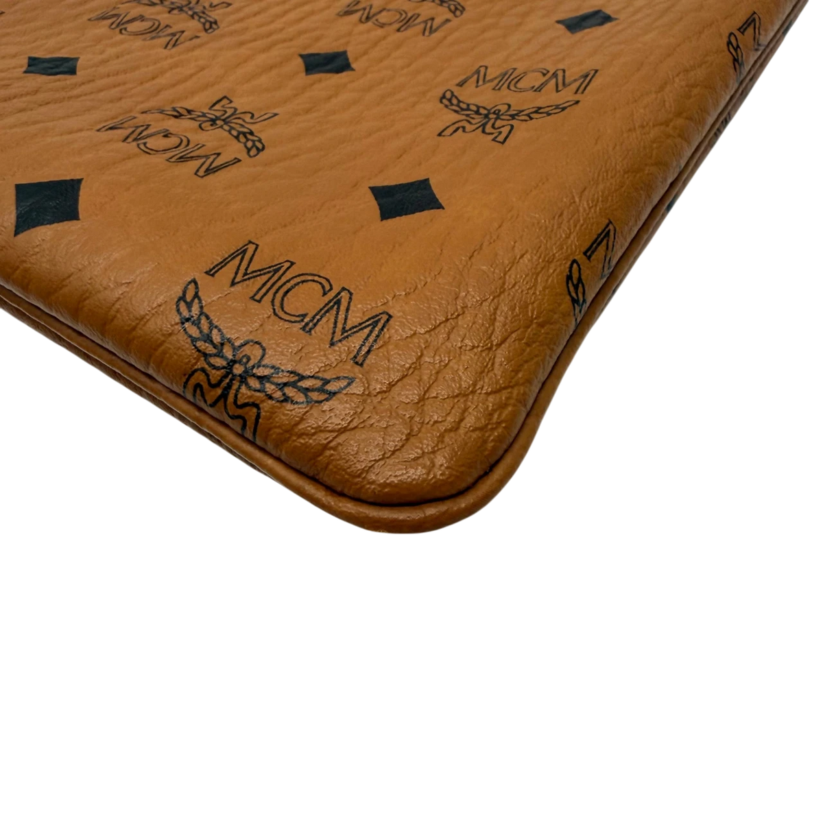 MCM Clutch visetos braun – Ecken im Detail