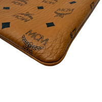 MCM Clutch visetos braun – Ecken im Detail