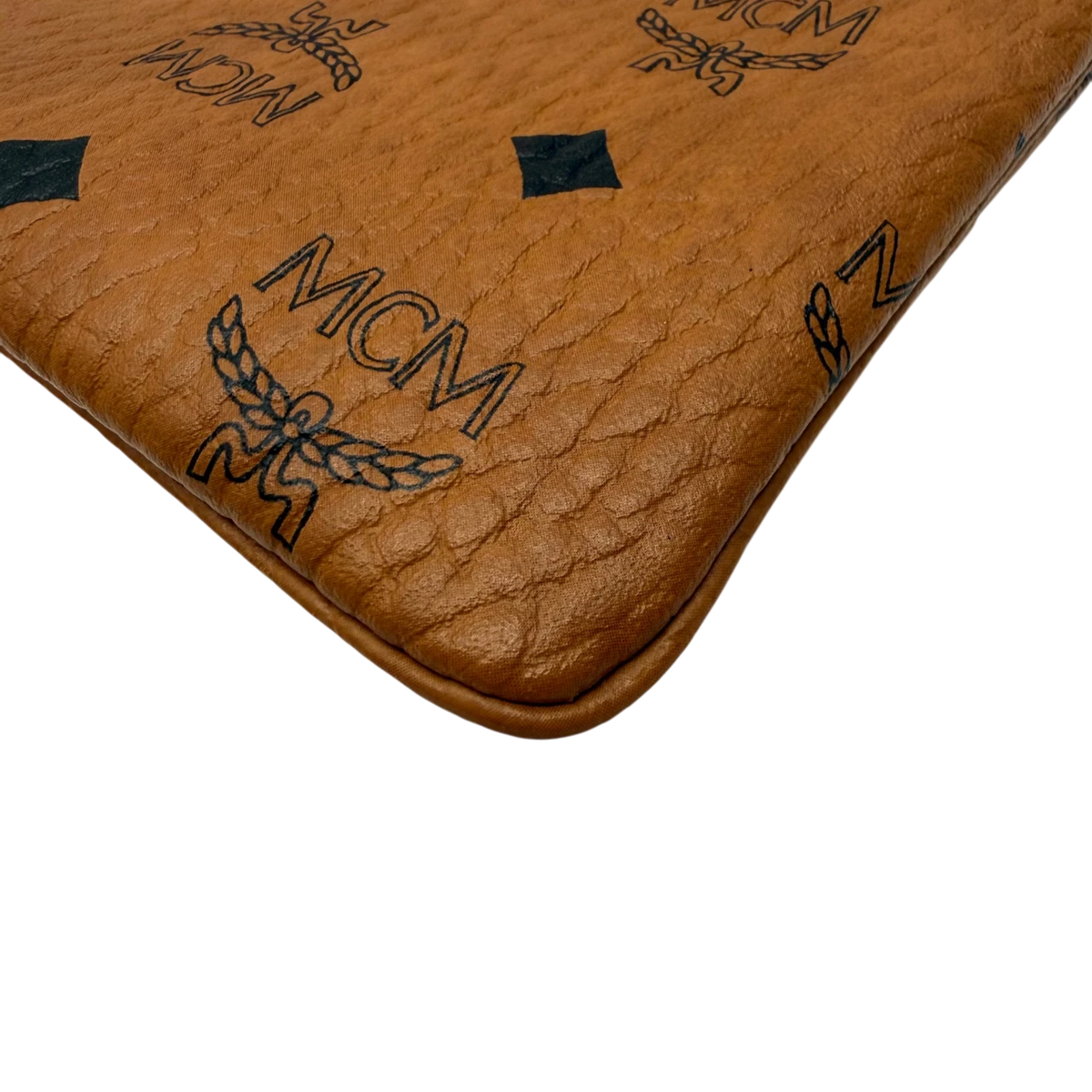 MCM Clutch visetos braun – Ecken im Detail