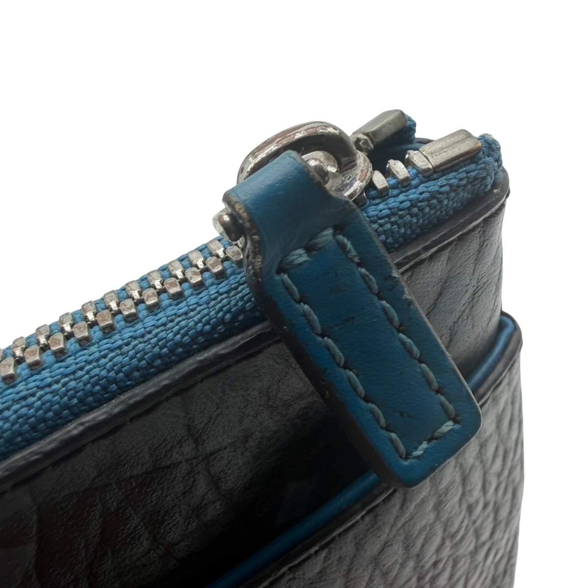 MCM Clutch visetos schwarz – Beschläge im Detail