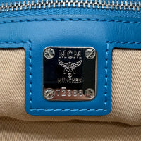 MCM Clutch visetos schwarz – Logo im Detail