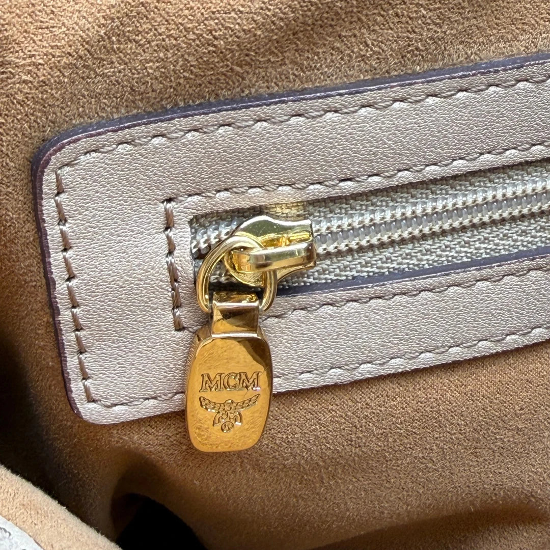 MCM Handtasche mit Nieten