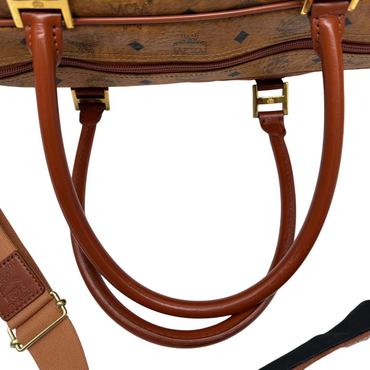 MCM Reisetasche visetos braun – Henkel im Detail