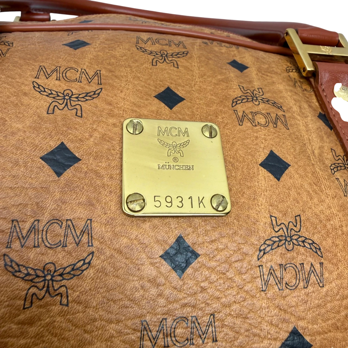 MCM Reisetasche visetos braun – Seriennummer im Detail
