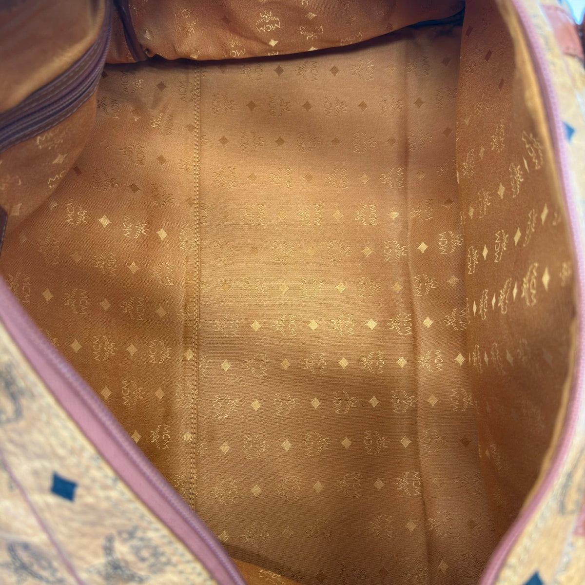 MCM Reisetasche visetos braun – Innenansicht