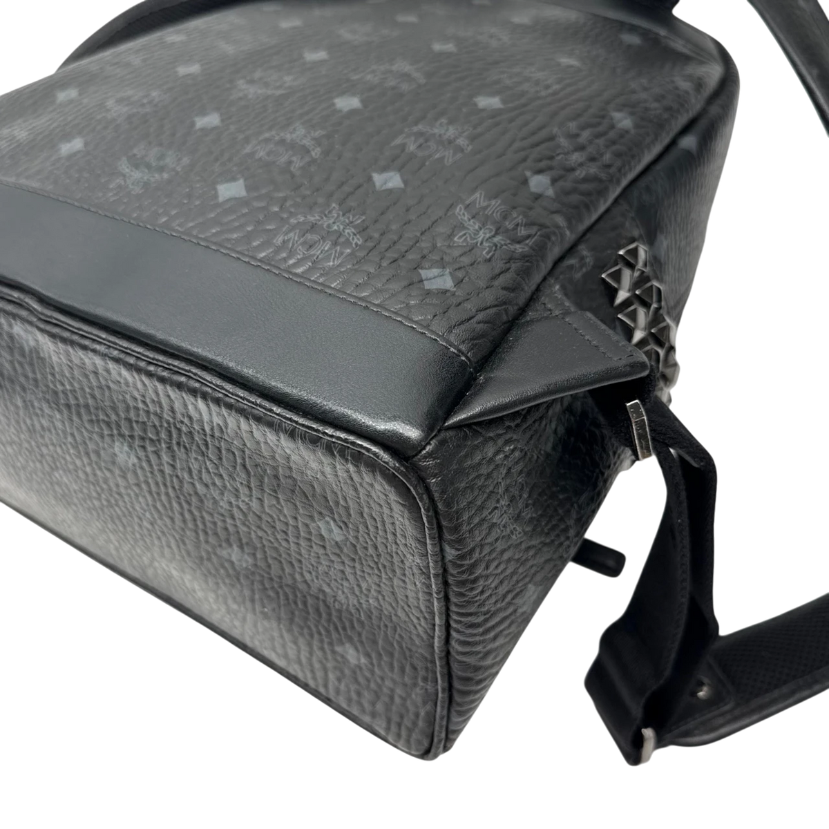 MCM Rucksack Stark medium visetos schwarz – Ecken im Detail