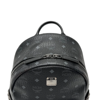MCM Rucksack Stark medium visetos schwarz – Prägung im Detail