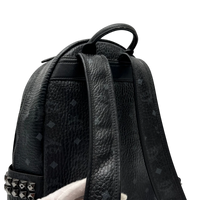 MCM Rucksack Stark medium visetos schwarz – Schulterriemen im Detail