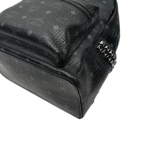 MCM Rucksack Stark medium visetos schwarz – Ecken im Detail