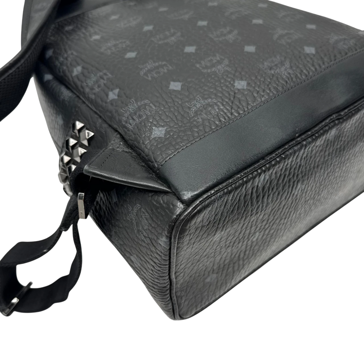 MCM Rucksack Stark medium visetos schwarz – Ecken im Detail