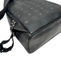 MCM Rucksack Stark medium visetos schwarz – Ecken im Detail