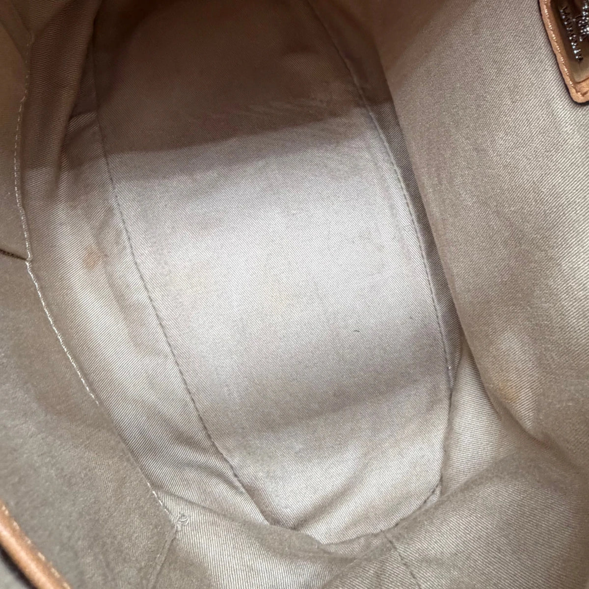 MCM Schultertasche Hobo visetos braun – Innenansicht