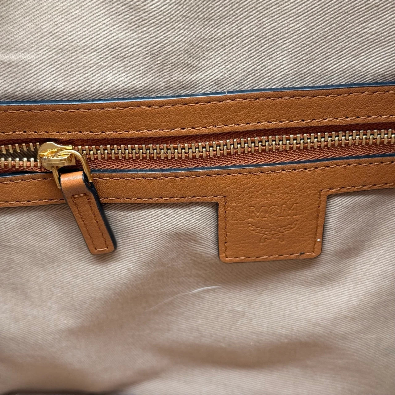 MCM Schultertasche Klara Hobo medium visetos braun