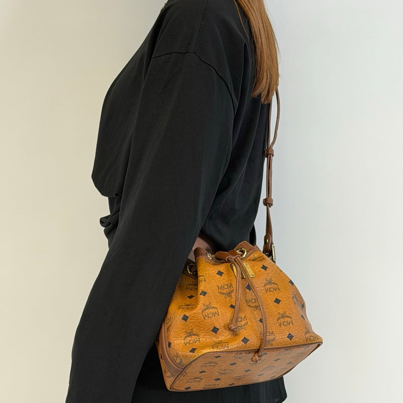 MCM Umhängetasche Beuteltasche small