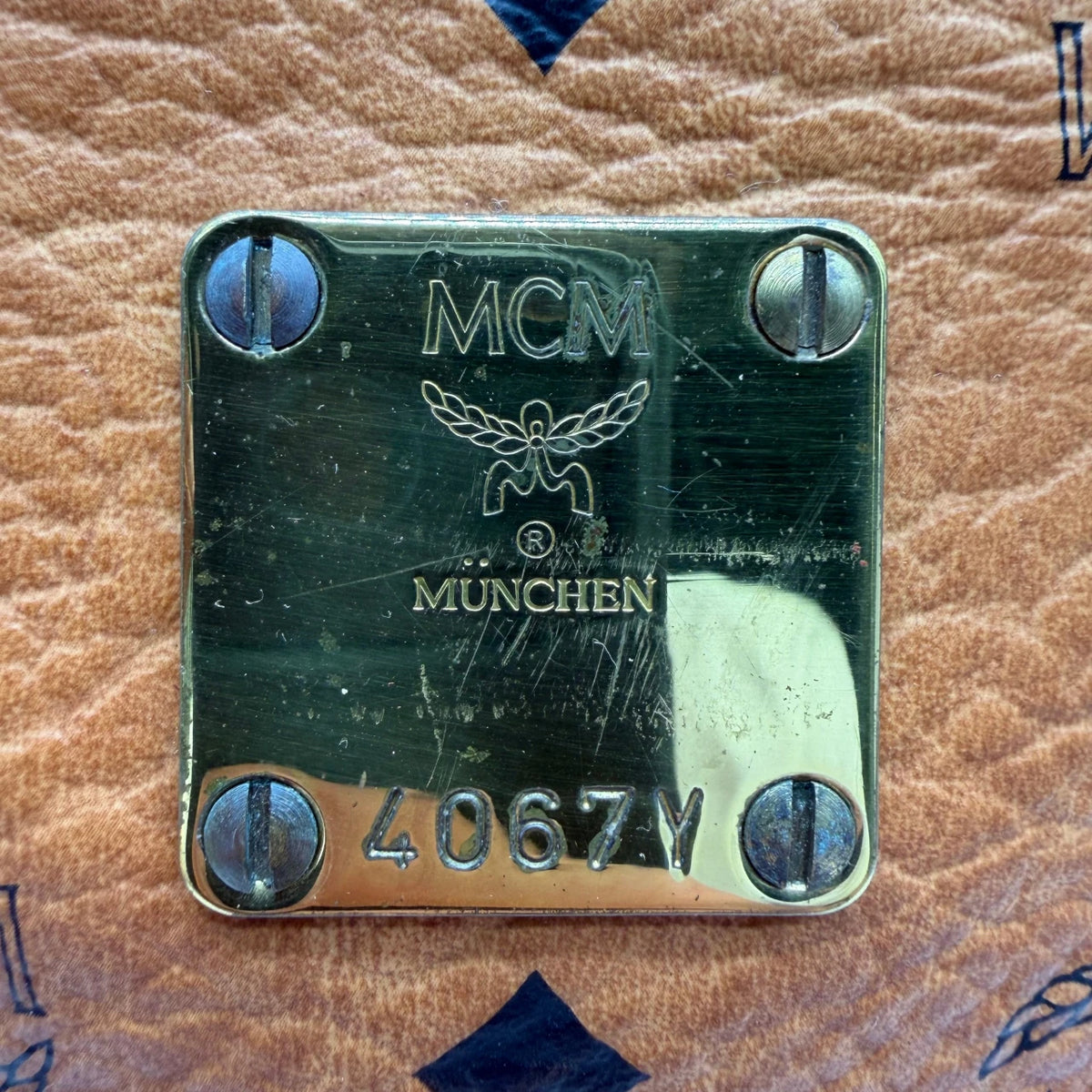 MCM Umhängetasche Bucket visetos braun