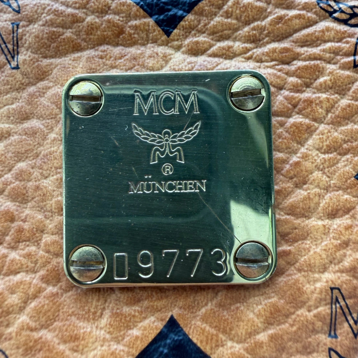 MCM Umhängetasche Bucket visetos braun