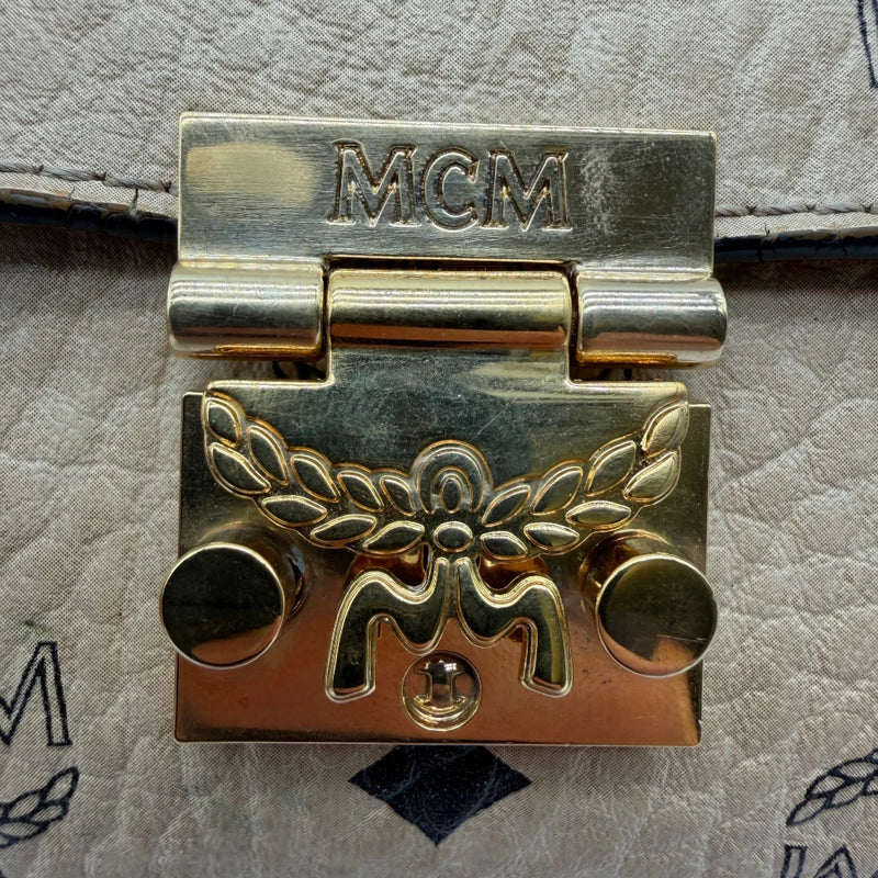 MCM Umhängetasche Millie Flap