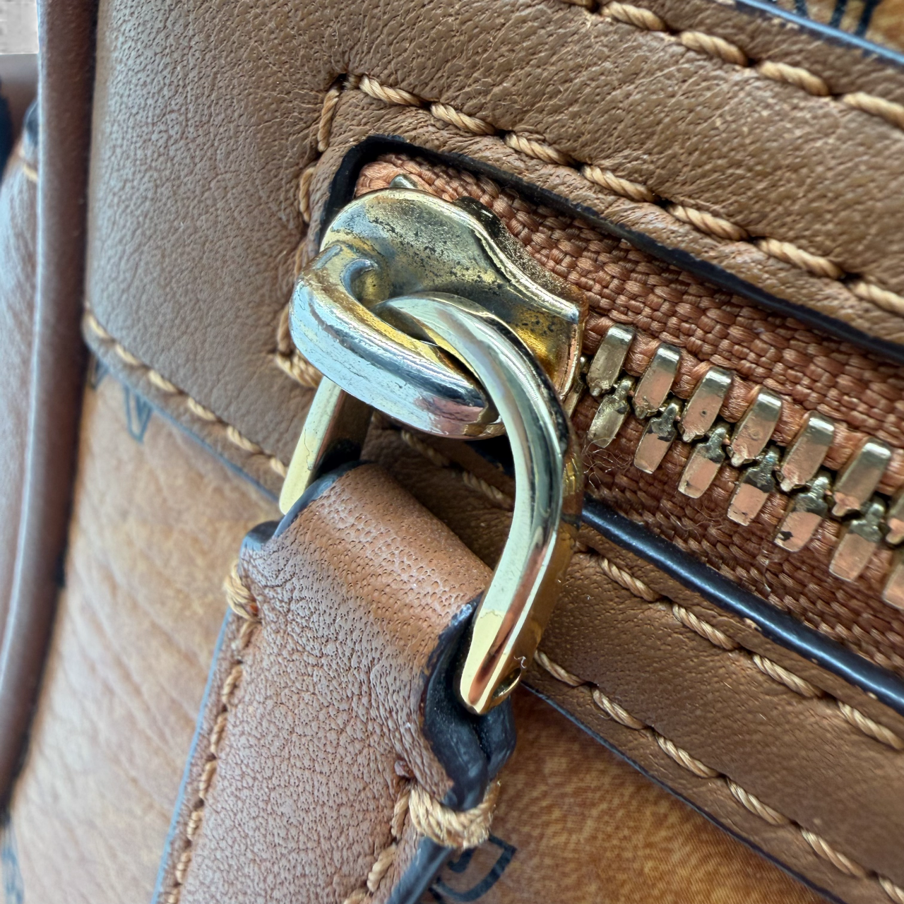 rectangular shoulder bag 