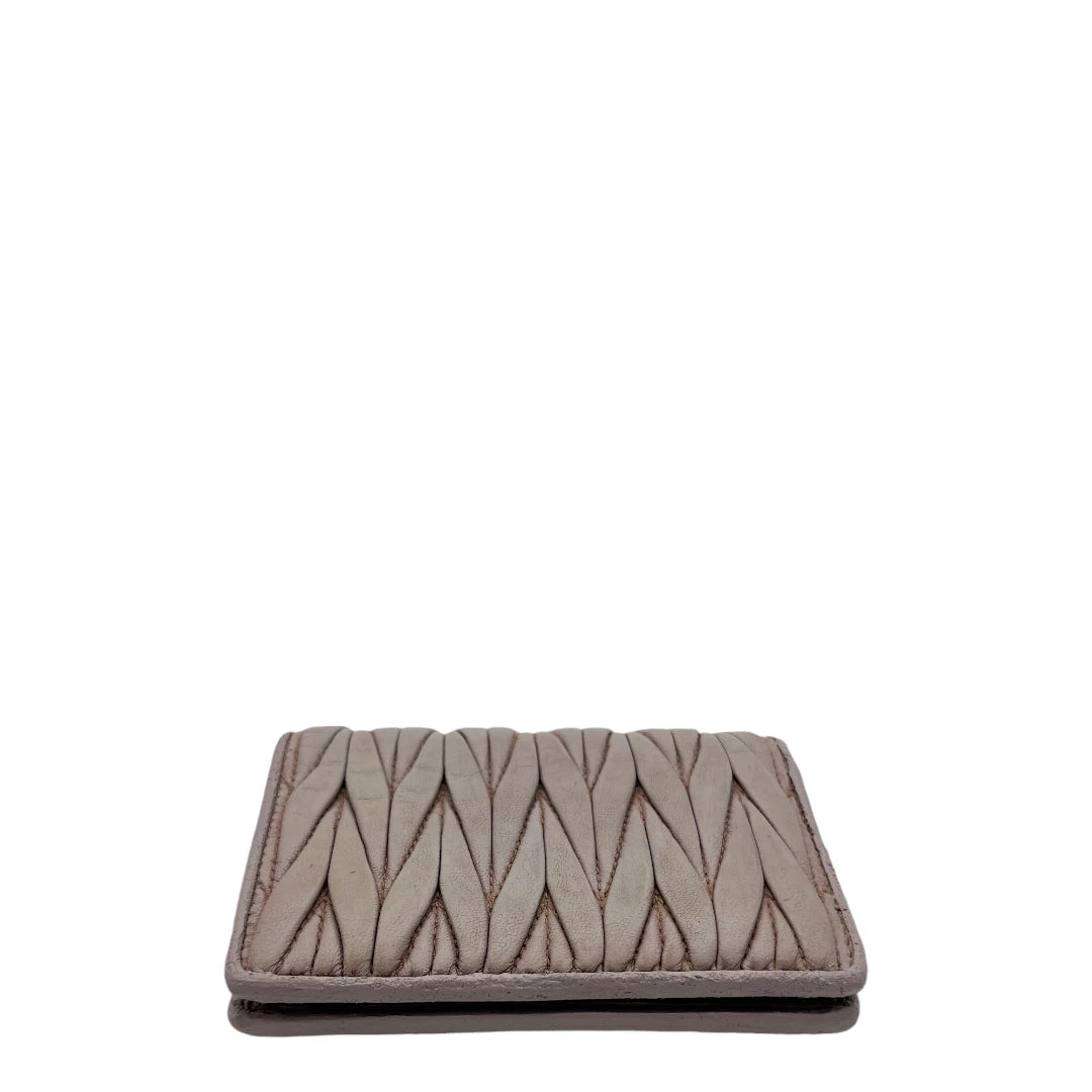 Miu Miu Geldbeutel Matelassé aus Leder rosa / beige