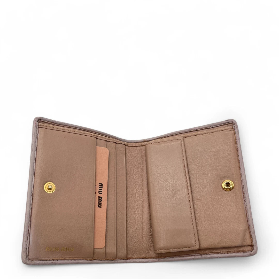 Miu Miu Geldbeutel Matelassé aus Leder rosa / beige