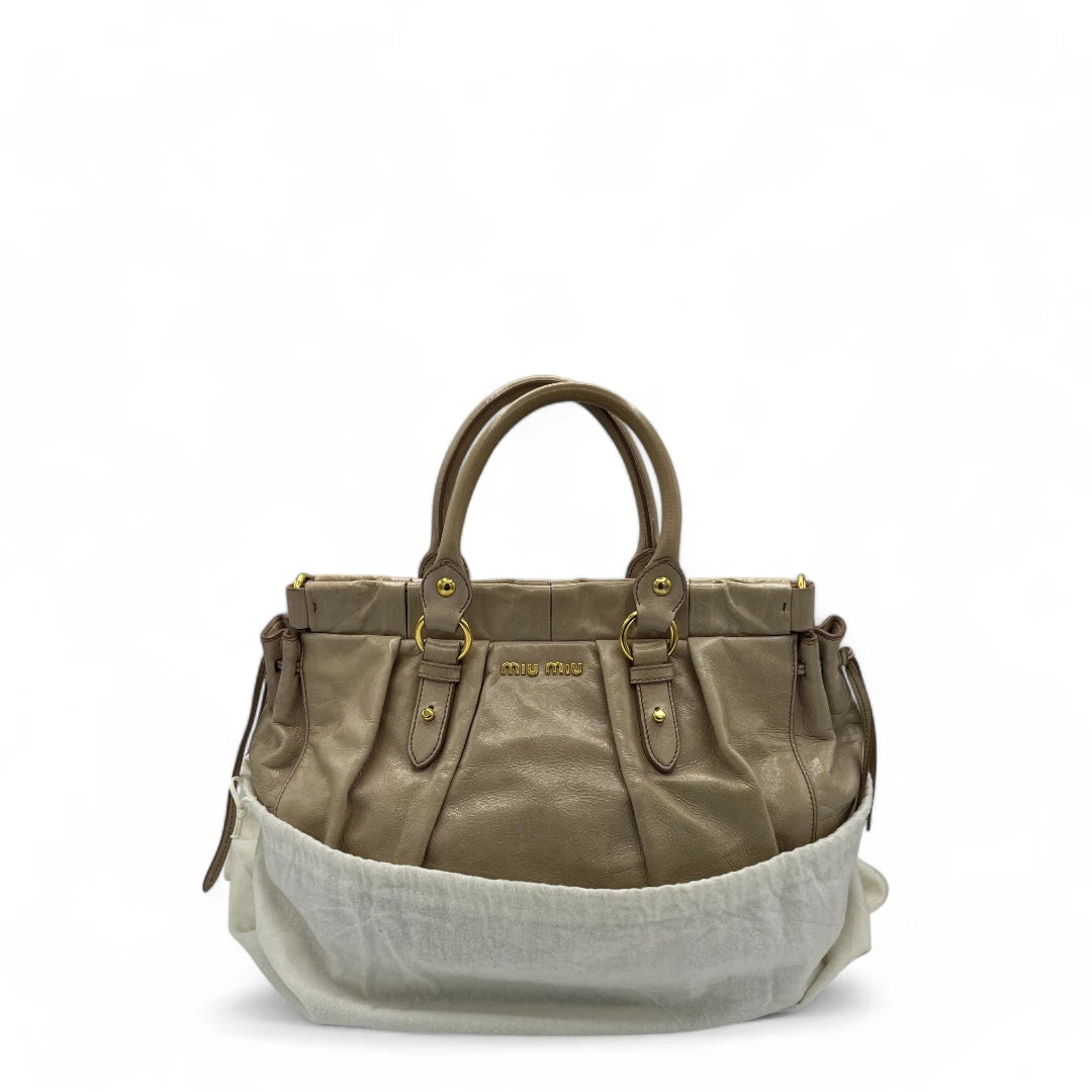Miu Miu Handtasche Vitello Lux groß aus Leder beige