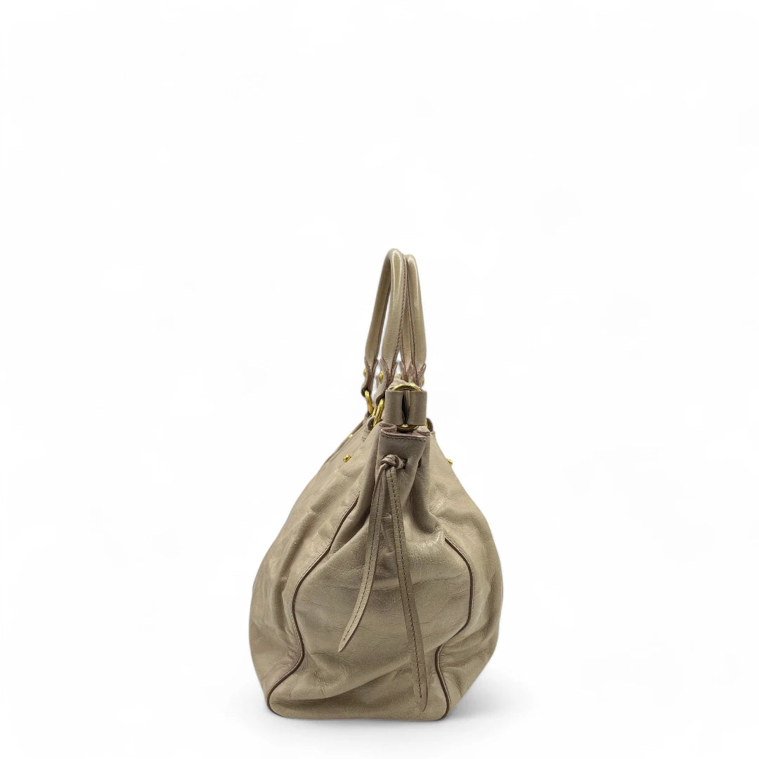 Miu Miu Handtasche Vitello Lux groß aus Leder beige