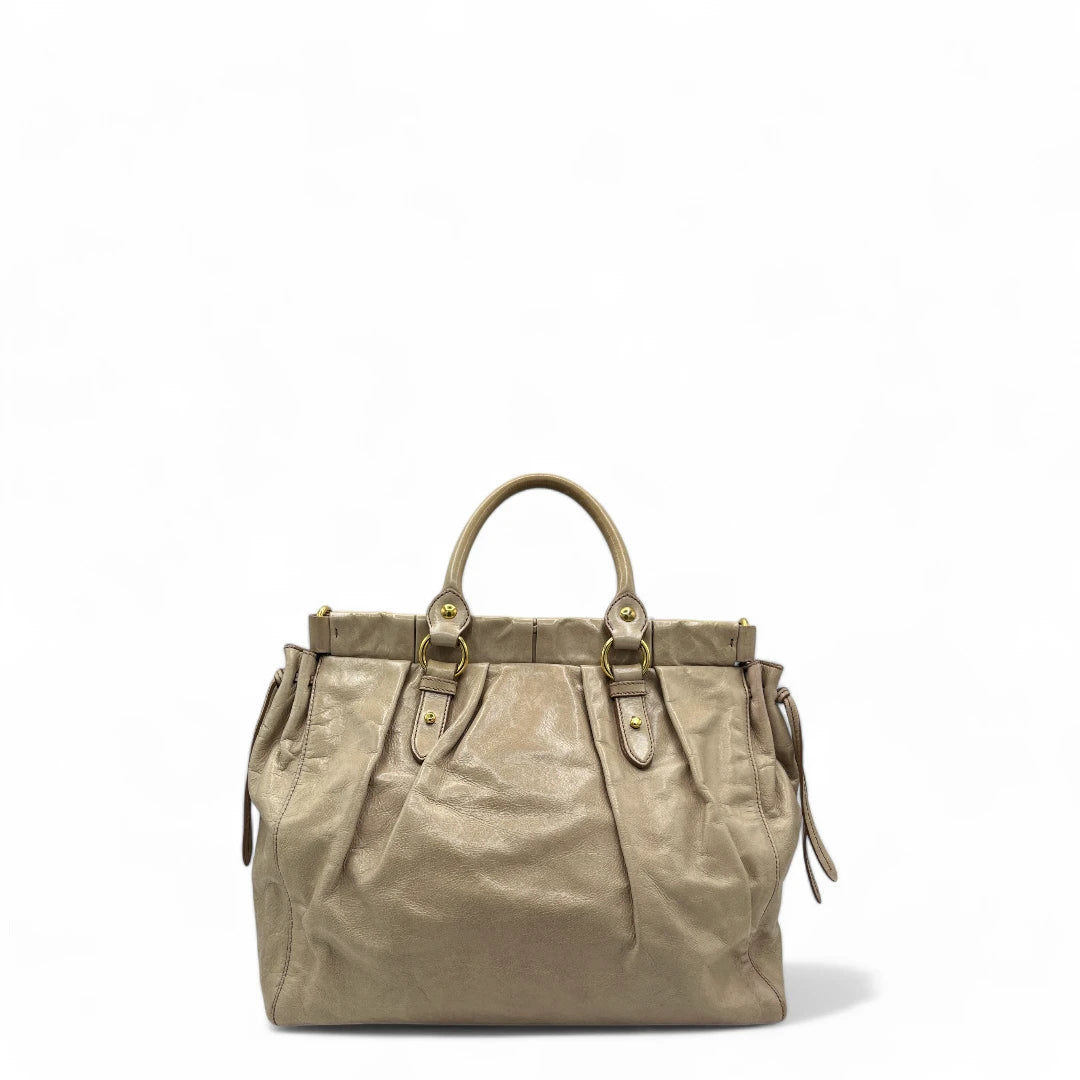 Miu Miu Handtasche Vitello Lux groß aus Leder beige