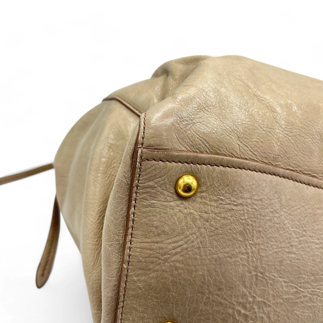 Miu Miu Handtasche Vitello Lux groß aus Leder beige
