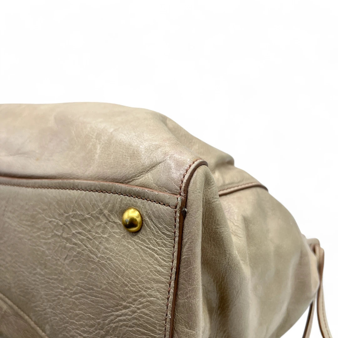 Miu Miu Handtasche Vitello Lux groß aus Leder beige