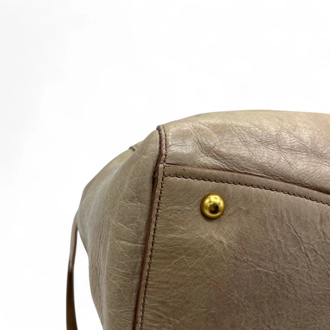 Miu Miu Handtasche Vitello Lux groß aus Leder beige
