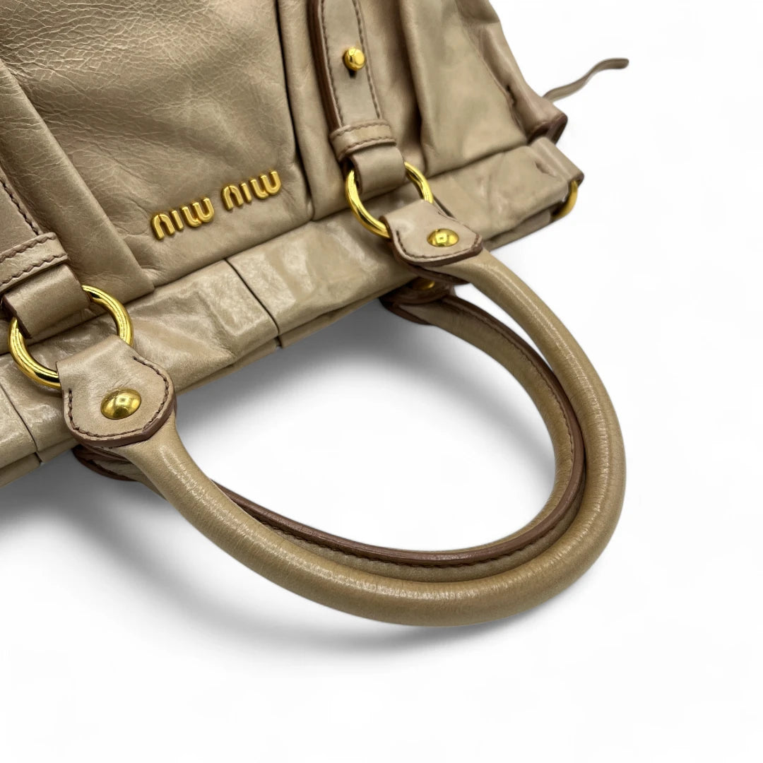 Miu Miu Handtasche Vitello Lux groß aus Leder beige