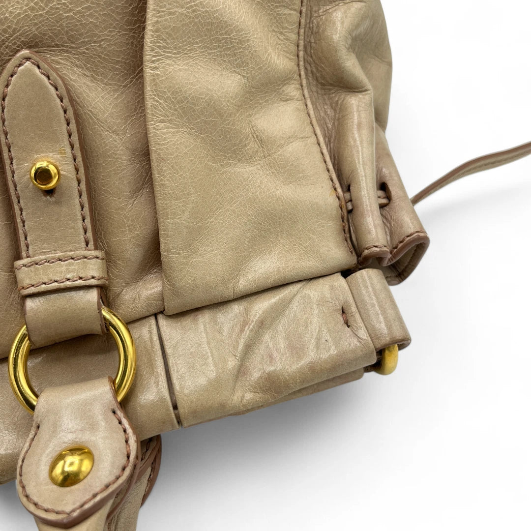 Miu Miu Handtasche Vitello Lux groß aus Leder beige