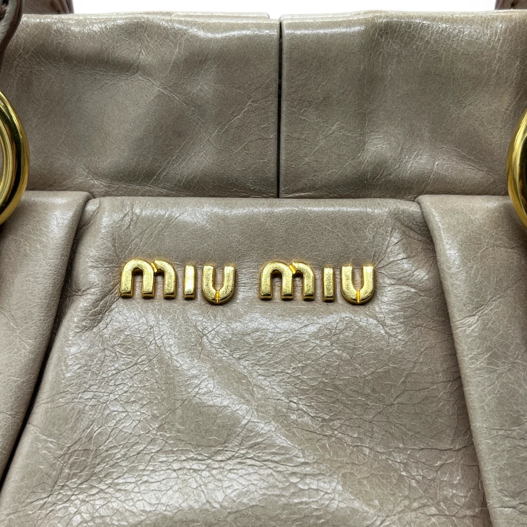 Miu Miu Handtasche Vitello Lux groß aus Leder beige