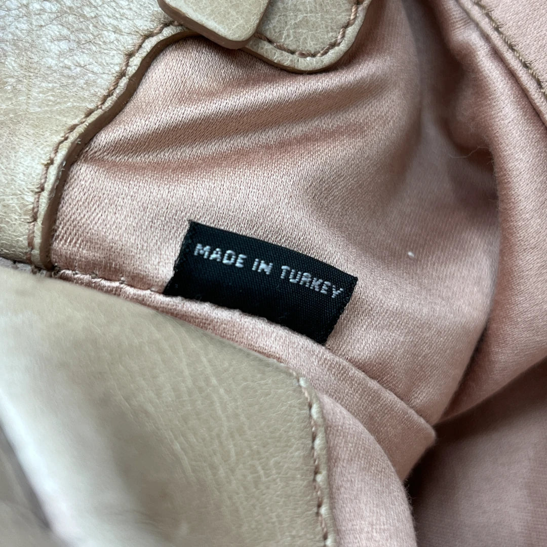 Miu Miu Handtasche Vitello Lux groß aus Leder beige
