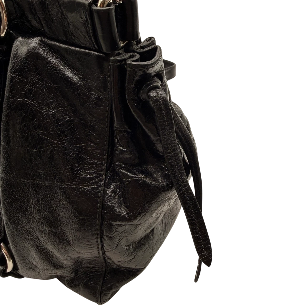 Miu Miu Handtasche Vitello Lux mit Umhängegurt aus Leder schwarz
