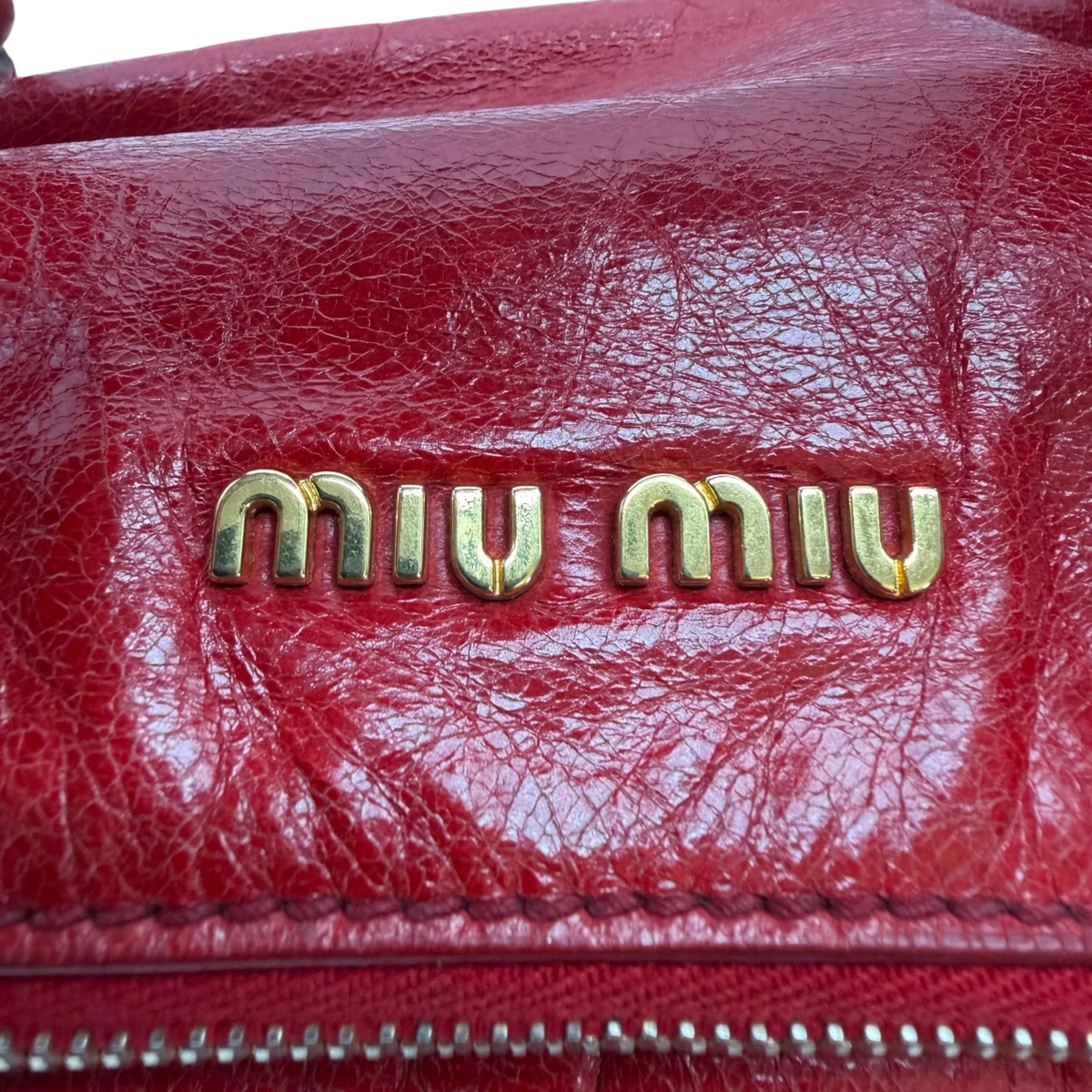 Miu Miu Handtasche Vitello Satchel aus Leder rot