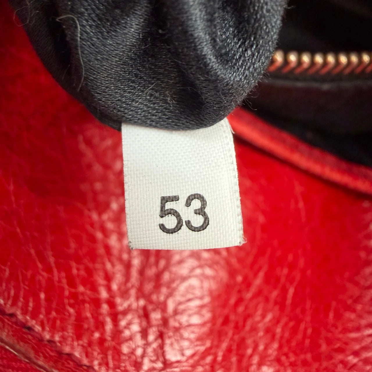 Miu Miu Handtasche Vitello Satchel aus Leder rot