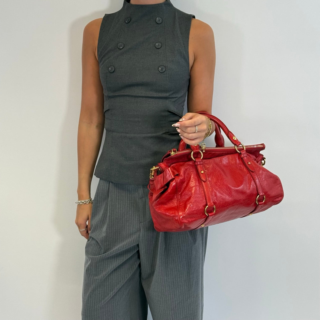Miu Miu Handtasche Vitello Satchel aus Leder rot