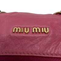 Miu Miu Handtasche Vitello Satchel small mit Umhängegurt aus Leder pink