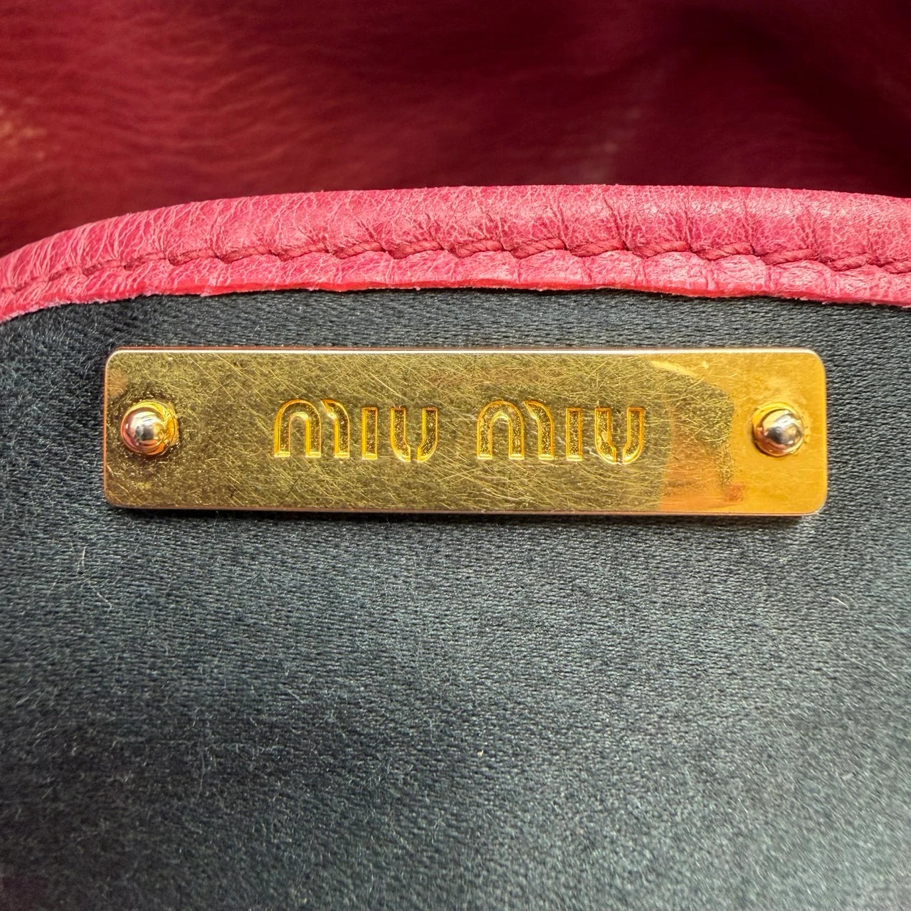 Miu Miu Handtasche Vitello Satchel small mit Umhängegurt aus Leder pink