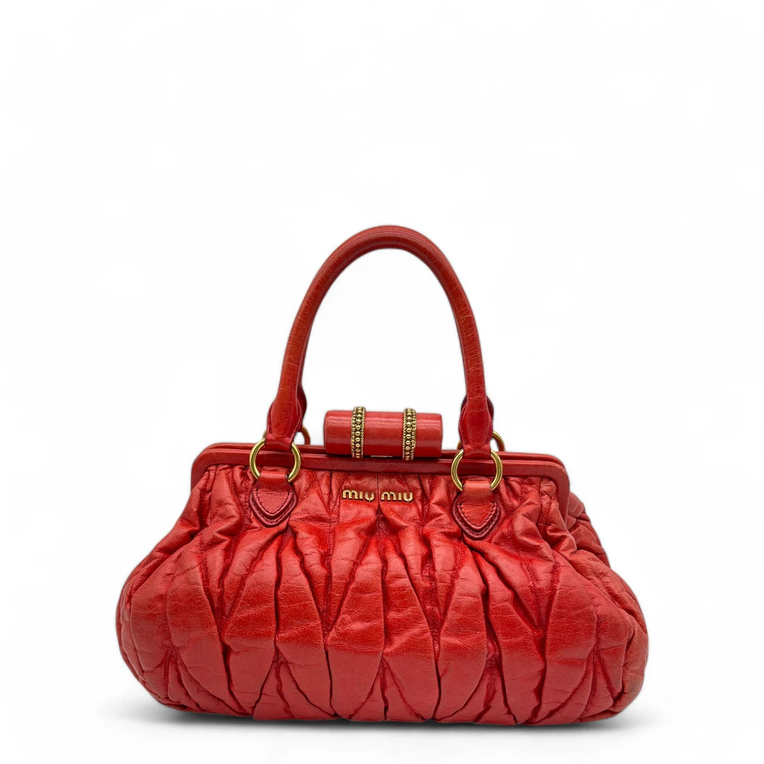 Miu Miu Handtasche aus Leder Matelasse dunkelrot