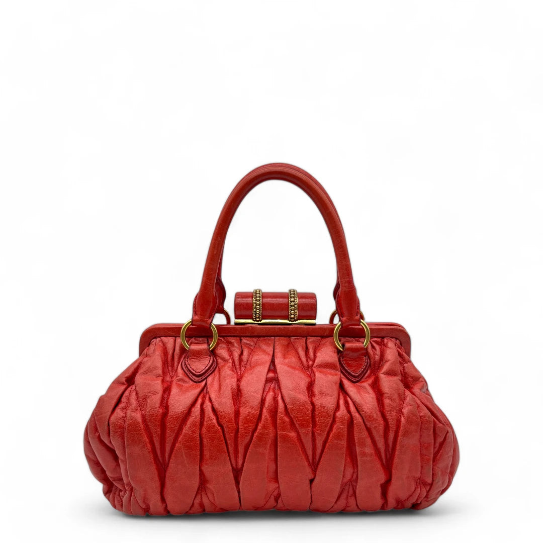 Miu Miu Handtasche aus Leder Matelasse dunkelrot