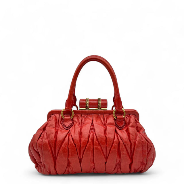 Miu Miu Handtasche aus Leder Matelasse dunkelrot