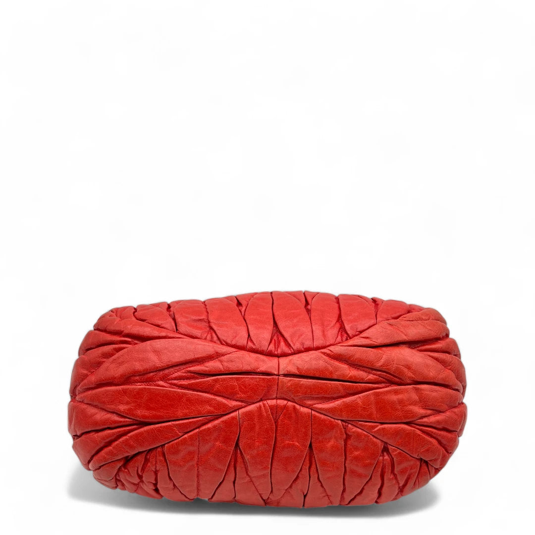 Miu Miu Handtasche aus Leder Matelasse dunkelrot