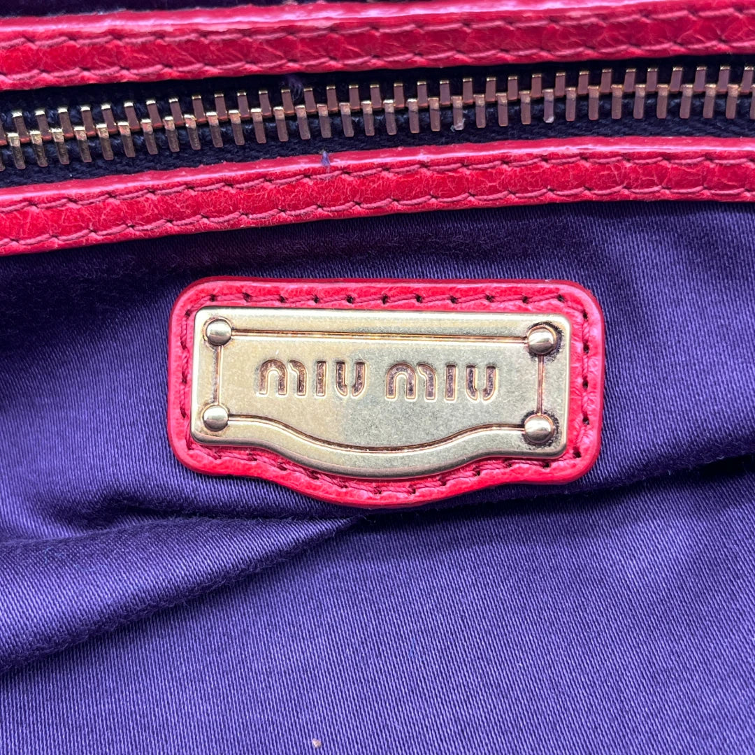 Miu Miu Handtasche aus Leder Matelasse dunkelrot