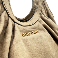 Miu Miu Schultertasche Croissant large