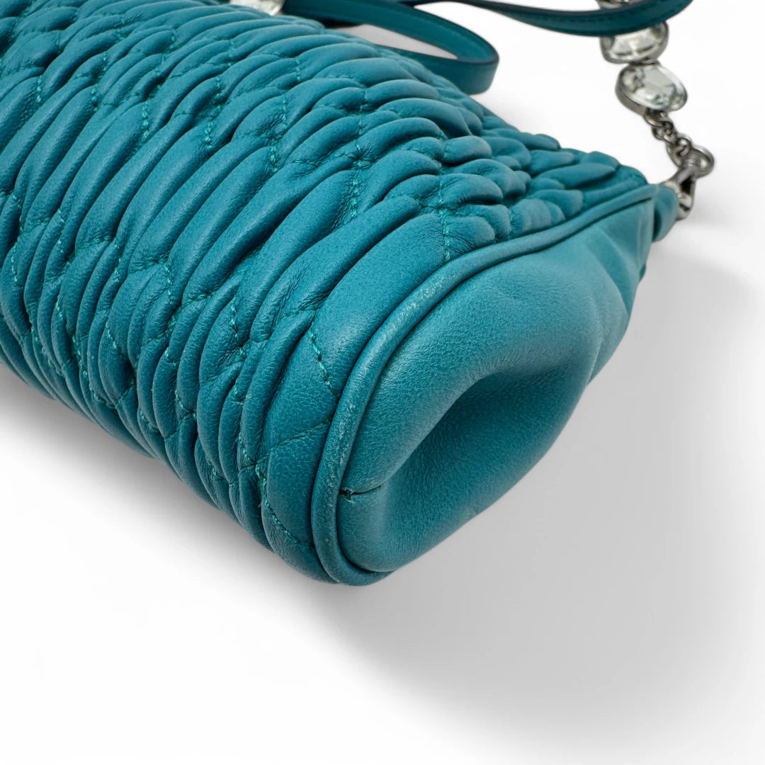 Miu Miu Umhängetasche Matelassé kristallblau