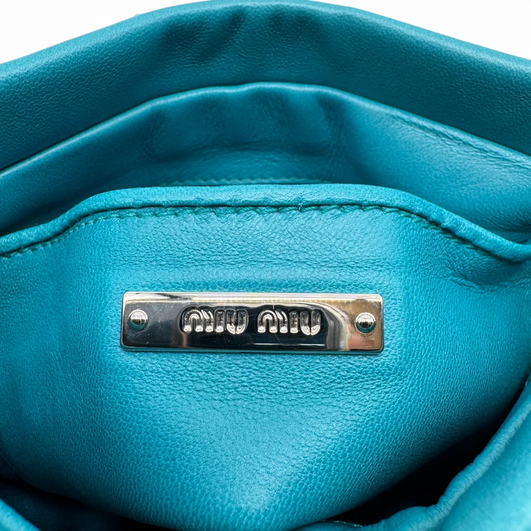 Miu Miu Umhängetasche Matelassé kristallblau