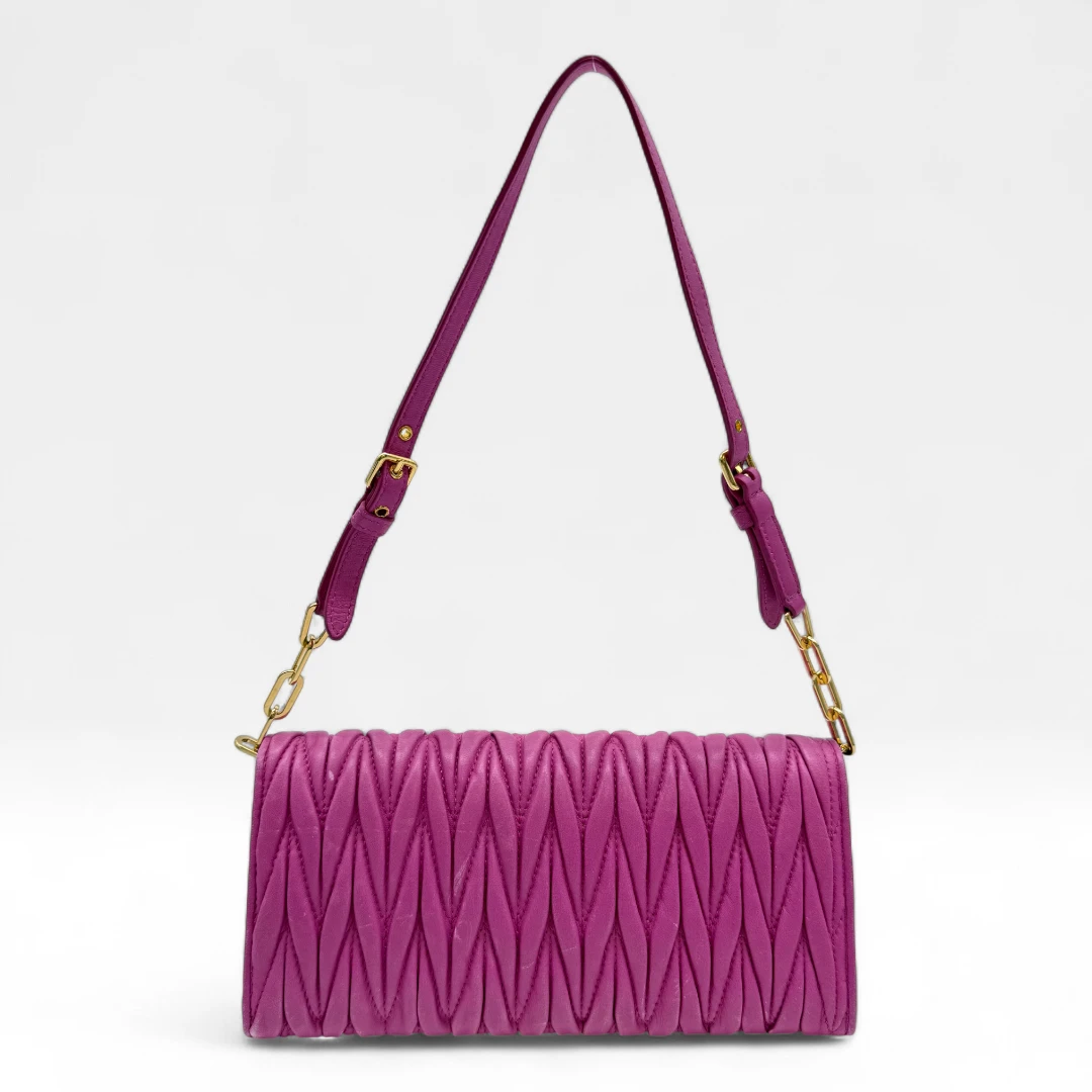Miu Miu Umhängetasche Matelassé Wallet